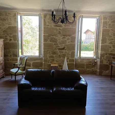 Maison En Pierre Sur Les Coteaux 度假居 *